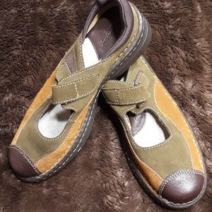 NWOT.. Womens Browns Landing Tri-Color Casual Shoe